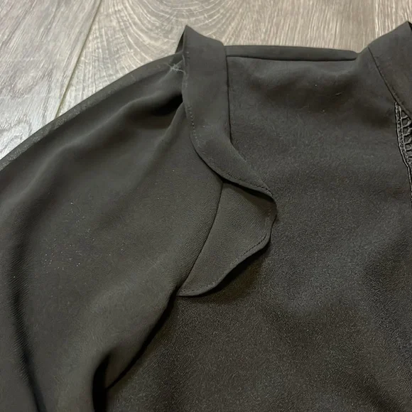 Small Like New Show stopper Black Kenzie Blouse - Picture 3 of 11
